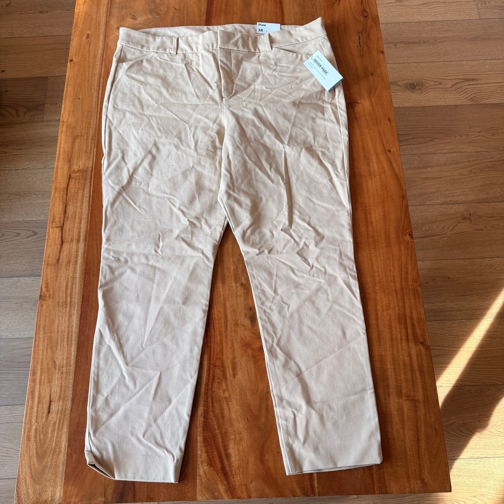 Old Navy Women's Khaki Pixie Cut Pants Size 18 NWT‎